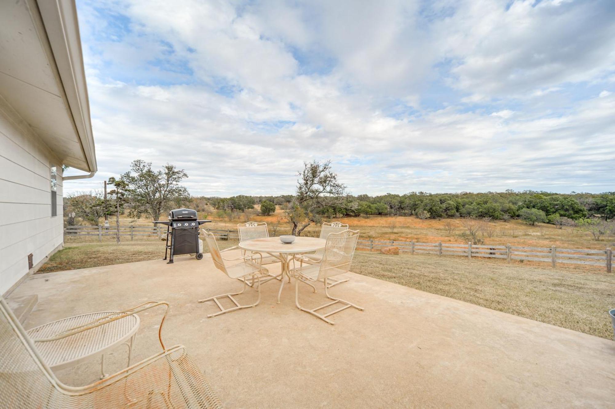 Historic Hoffmann Ranch Haus Near Wineries! Villa Fredericksburg Exterior photo