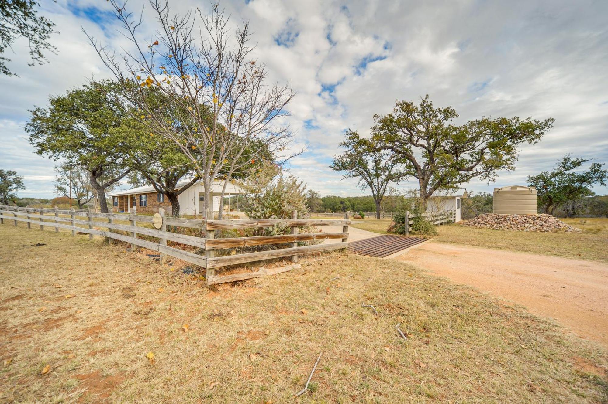 Historic Hoffmann Ranch Haus Near Wineries! Villa Fredericksburg Exterior photo
